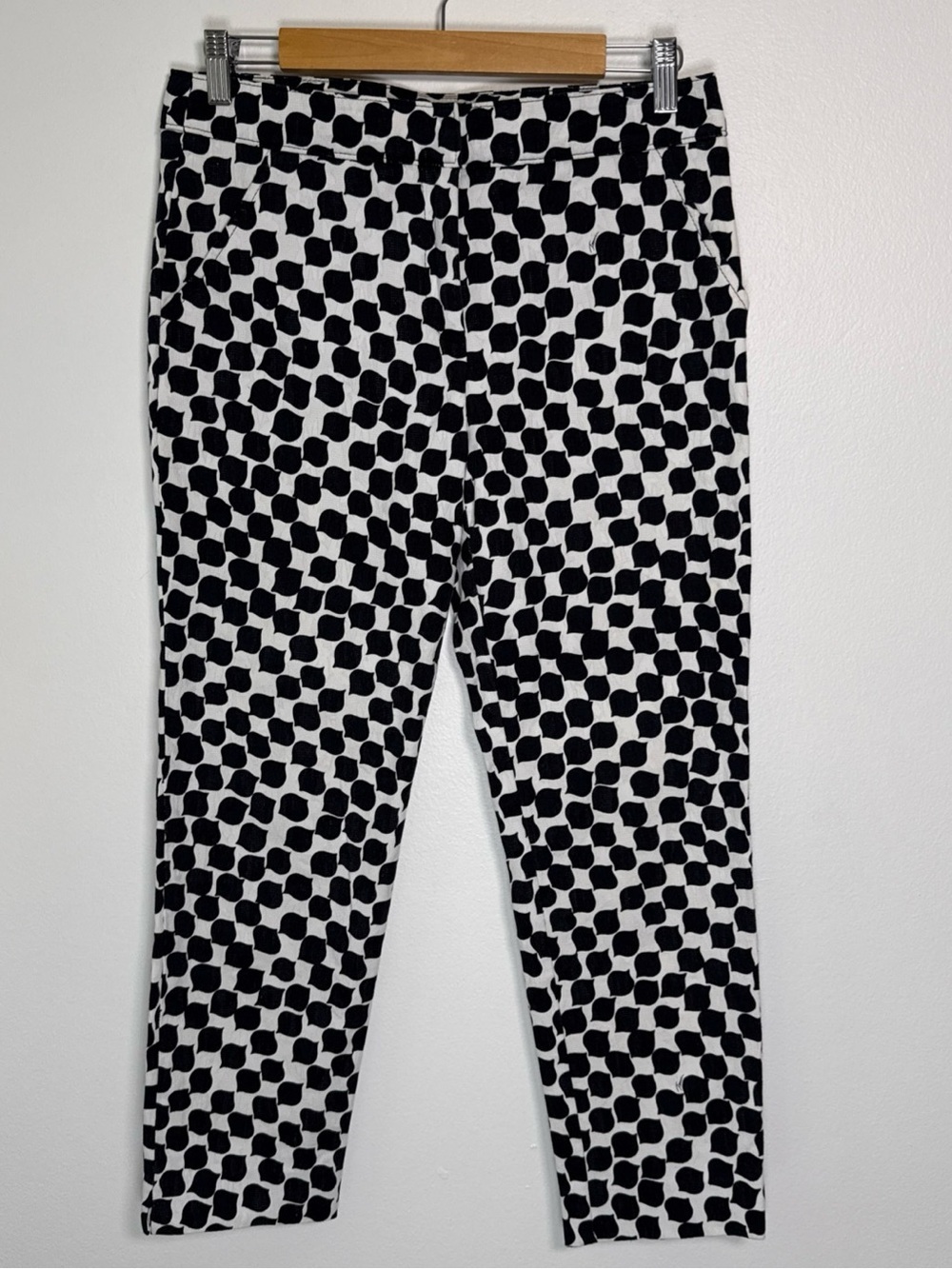 Trina Turk Black White Cropped Pants Size 4 (runs big) Textured Stretch
